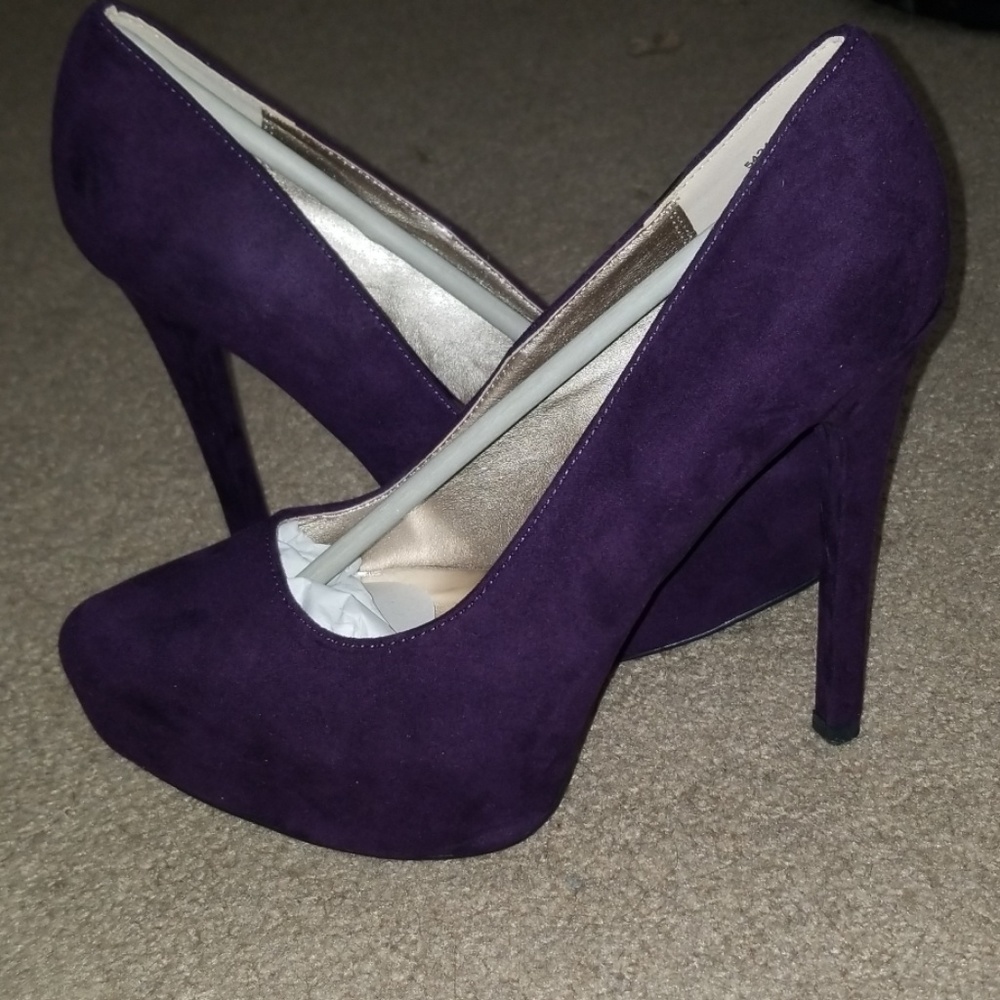 Purple sueded heels NEVER WORN
